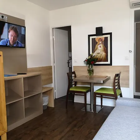 Ξενοδοχείο με διαμερίσματα Amhotel Italie 2*